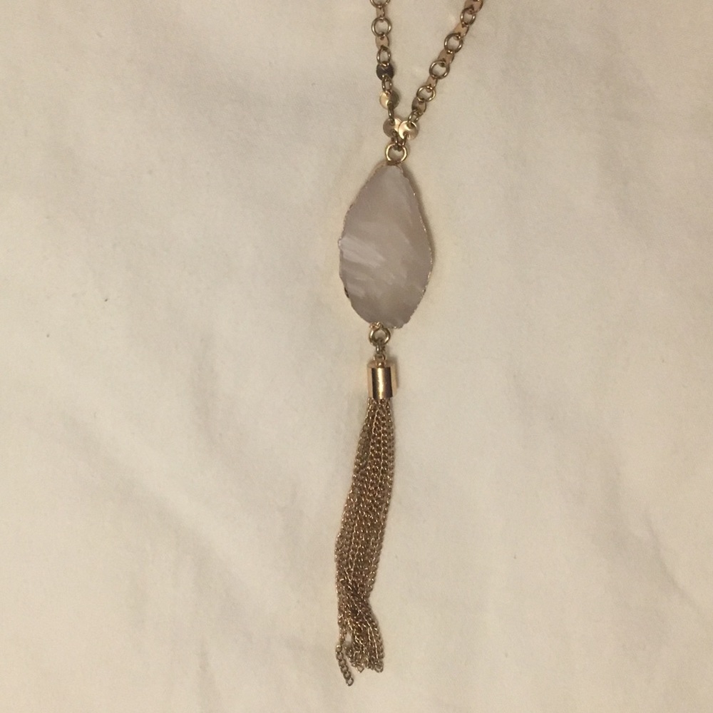 Long geode and tassel necklace in gold